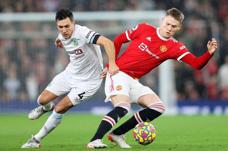 Phân tích lối chơi của hai đội